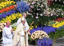 Franciszek - Urbi et Orbi: Niech Zmartwychwstały Chrystus da pokój w naszych czasach!