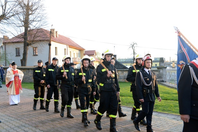 Procesja rezurekcyjna w Opocznie