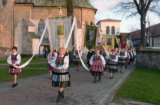 Procesja rezurekcyjna w Opocznie