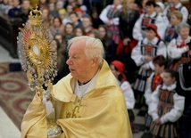 Bp Adam Odzimek przewodniczył jednej z najbardziej barwnych procesji rezurekcyjnych w diecezji