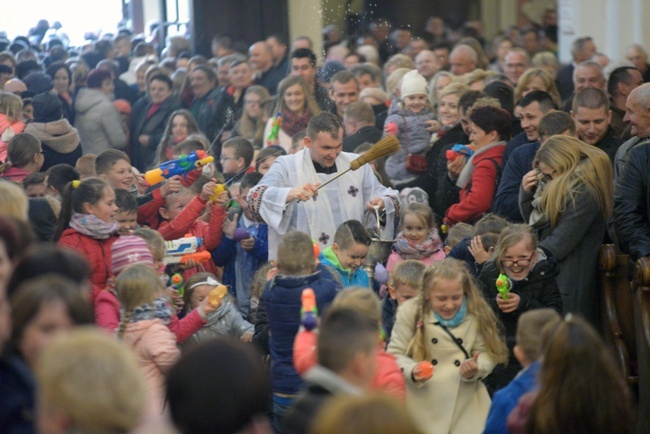 Dyngus w kolegiacie św. Bartłomieja w Opocznie