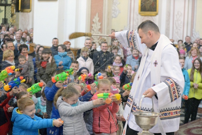 Dyngus w kolegiacie św. Bartłomieja w Opocznie