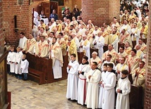 W Eucharystii wzięło udział ok. 250 kapłanów.