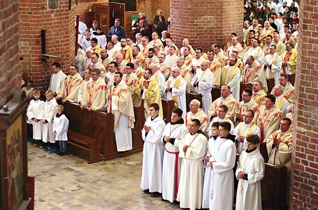 W Eucharystii wzięło udział ok. 250 kapłanów.