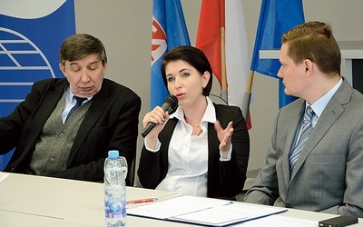 W debacie udział wzięli m.in. Jurij Kariagin (po lewej) i Anna Zenkovska (w środku).