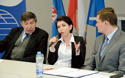 W debacie udział wzięli m.in. Jurij Kariagin (po lewej) i Anna Zenkovska (w środku).