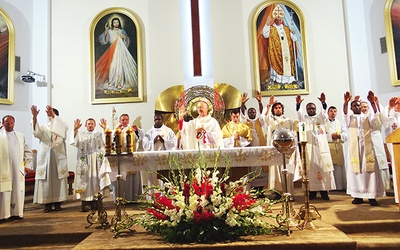 Msza św. z udziałem księży i uczestników ŚDM. 