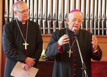 ▲	Biskup Piotr Libera i biskup Roman Marcinkowski w chwilę po ogłoszeniu decyzji Franciszka.