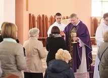 ▲	Sufragan gdański przewodniczył Mszy św. w intencji kobiet.