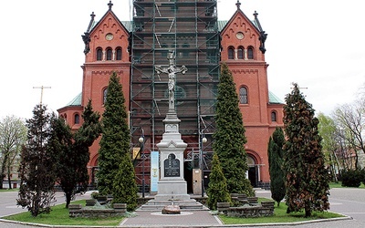 ▲	Świątynia znajduje się w centrum miasta przy ul. 3 Maja.