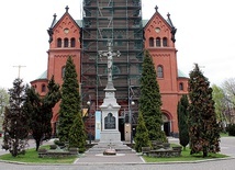 ▲	Świątynia znajduje się w centrum miasta przy ul. 3 Maja.