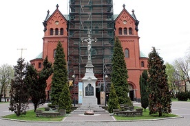 ▲	Świątynia znajduje się w centrum miasta przy ul. 3 Maja.