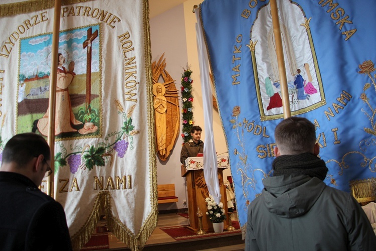 Chorągwiarze z parafii w Boczkach