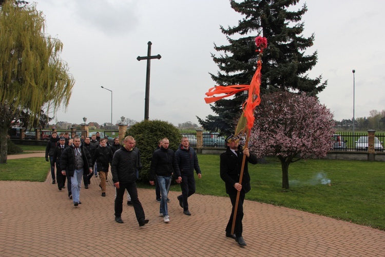 Chorągwiarze z parafii w Boczkach