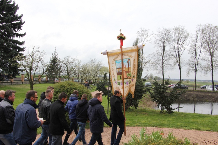 Chorągwiarze z parafii w Boczkach