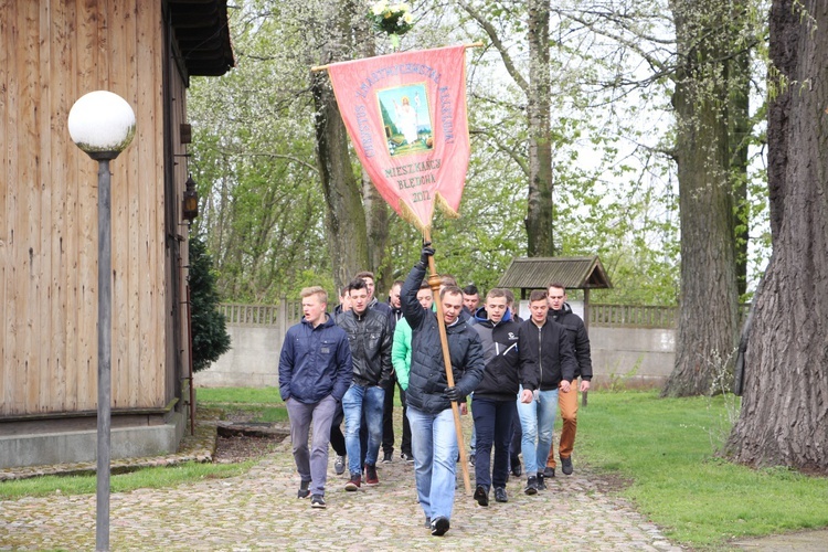 Chorągwiarze z parafii w Boczkach