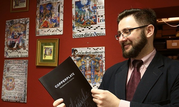 Grzegorz BarasińskiCopperplate. Kaligrafia od podstawSzkoła Kaligrafii/ KaligrafKraków 2017ss. 88
