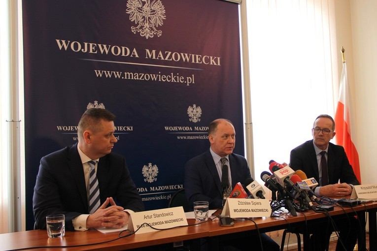 W konferencji prasowej udział wzięli (od lewej): Artur Standowicz, Zdzisław Sipiera, Krzysztof Murawski, kierownik delegatury Mazowieckiego Urzędu Wojewódzkiego w Radomiu