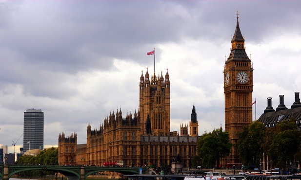 Brytyjska Izba Gmin poparła wniosek o przedterminowe wybory parlamentarne