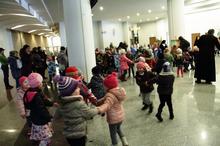 Pielgrzymka przedszkolaków do sanktuarium Bożego Miłosierdzia w Łagiewnikach - 19 kwietnia 2017