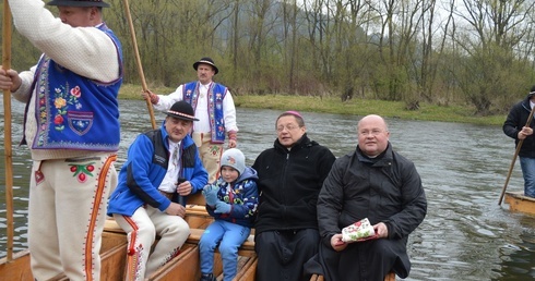 Bp Ryś na flisackiej łodzi 