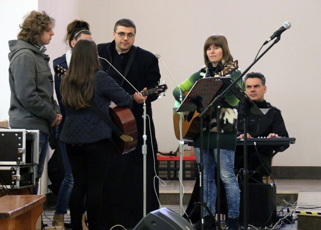 Pielgrzymka bierzmowanych do skarżyskiej Ostrej Bramy