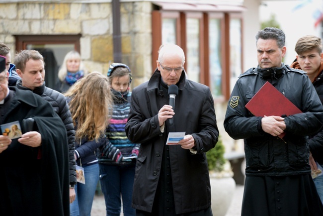 Pielgrzymka bierzmowanych do skarżyskiej Ostrej Bramy