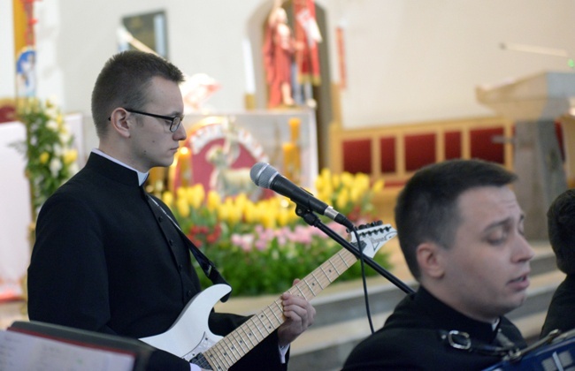 Pielgrzymka bierzmowanych do skarżyskiej Ostrej Bramy