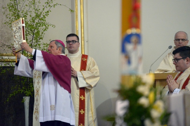 Pielgrzymka bierzmowanych do skarżyskiej Ostrej Bramy