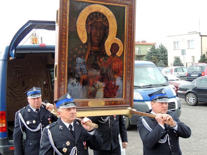 Powitanie ikony MB Częstochowskiej w parafii św. Stanisława w Kutnie