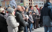 Koronka do Bożego Miłosierdzia na rynku w Koszalinie