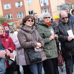 Koronka do Bożego Miłosierdzia na rynku w Koszalinie