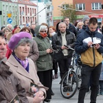 Koronka do Bożego Miłosierdzia na rynku w Koszalinie