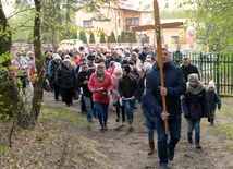 Organizatorzy, w dużej mierze pątnicy pieszej pielgrzymki na Jasną Górę, zapraszają na to nabożeństwo cały dekanat