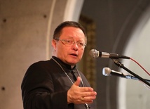 Konferencję dla pielgrzymujących maturzystów wygłosił bp Grzegorz Ryś z Krakowa.