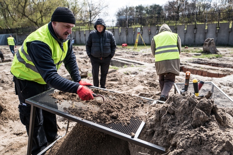 Poszukiwania na "Łączce"