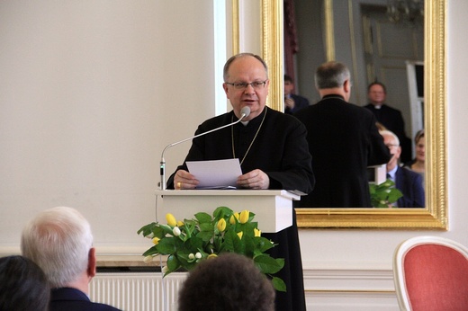 Kamień Śląski: Wiara i tożsamość