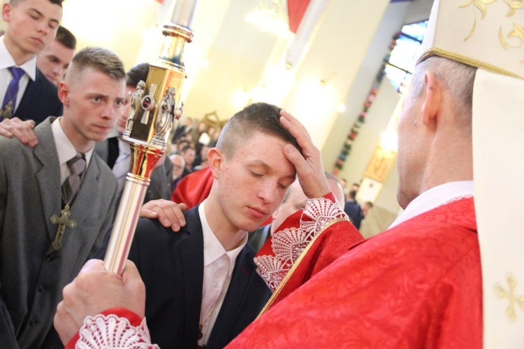 Bierzmowanie w sądeckiej Helenie