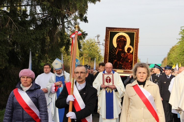 Powitanie ikony MB Częstochowskiej w Kutnie-Woźniakowie