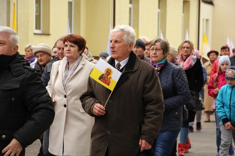 Powitanie ikony MB Częstochowskiej w Kutnie-Woźniakowie