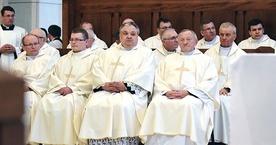 ◄	Mszę św. koncelebrowało 30 kapłanów.