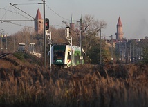 ▲	Korzystanie z tego – do niedawna wydawałoby się nieco już niemodnego – środka transportu staje się dziś synonimem nowoczesności. 