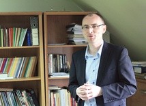▲	Dr Piotr Stanek, kierownik działu naukowo-badawczego CMJW.