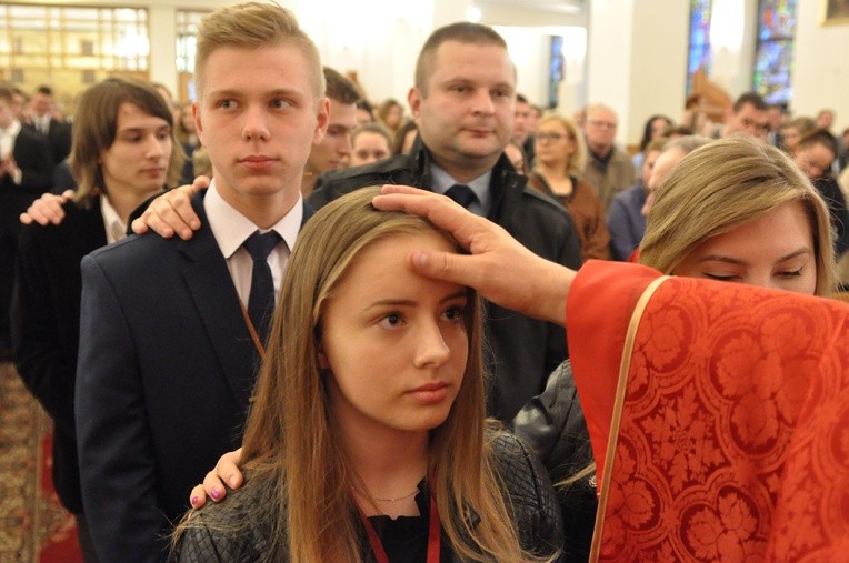 Bierzmowanie w kościele pw. św. Jana Nepomucena w Bochni