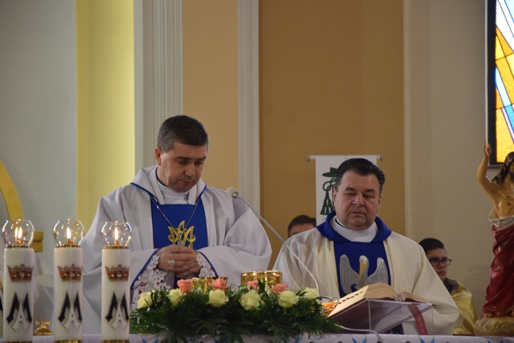 Powitanie ikony MB Częstochowskiej w parafii św. Jadwigi w Kutnie