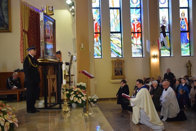 Powitanie ikony MB Częstochowskiej w parafii św. Jadwigi w Kutnie