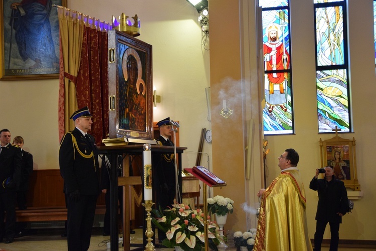 Powitanie ikony MB Częstochowskiej w parafii św. Jadwigi w Kutnie