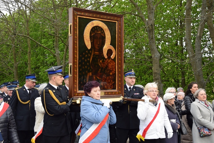 Powitanie ikony MB Częstochowskiej w parafii św. Jadwigi w Kutnie