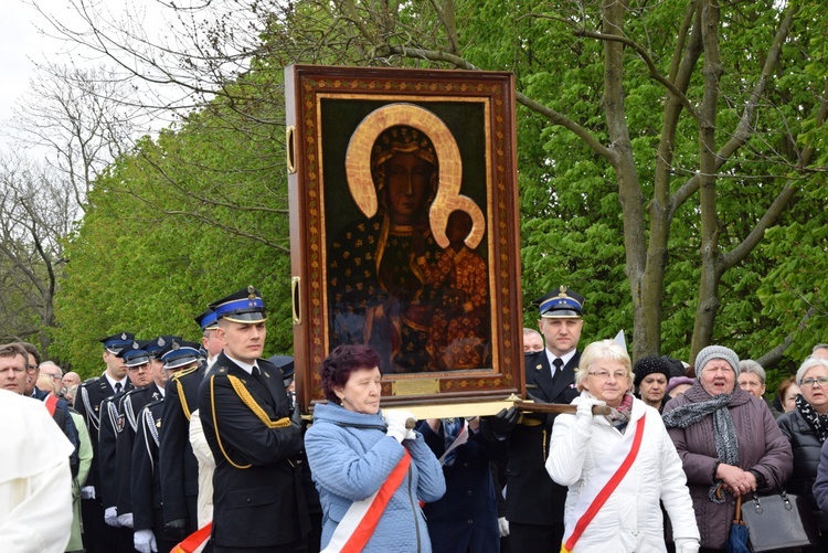 Powitanie ikony MB Częstochowskiej w parafii św. Jadwigi w Kutnie