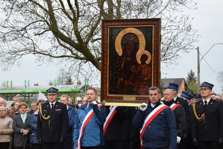 Powitanie ikony MB Częstochowskiej w parafii św. Jadwigi w Kutnie